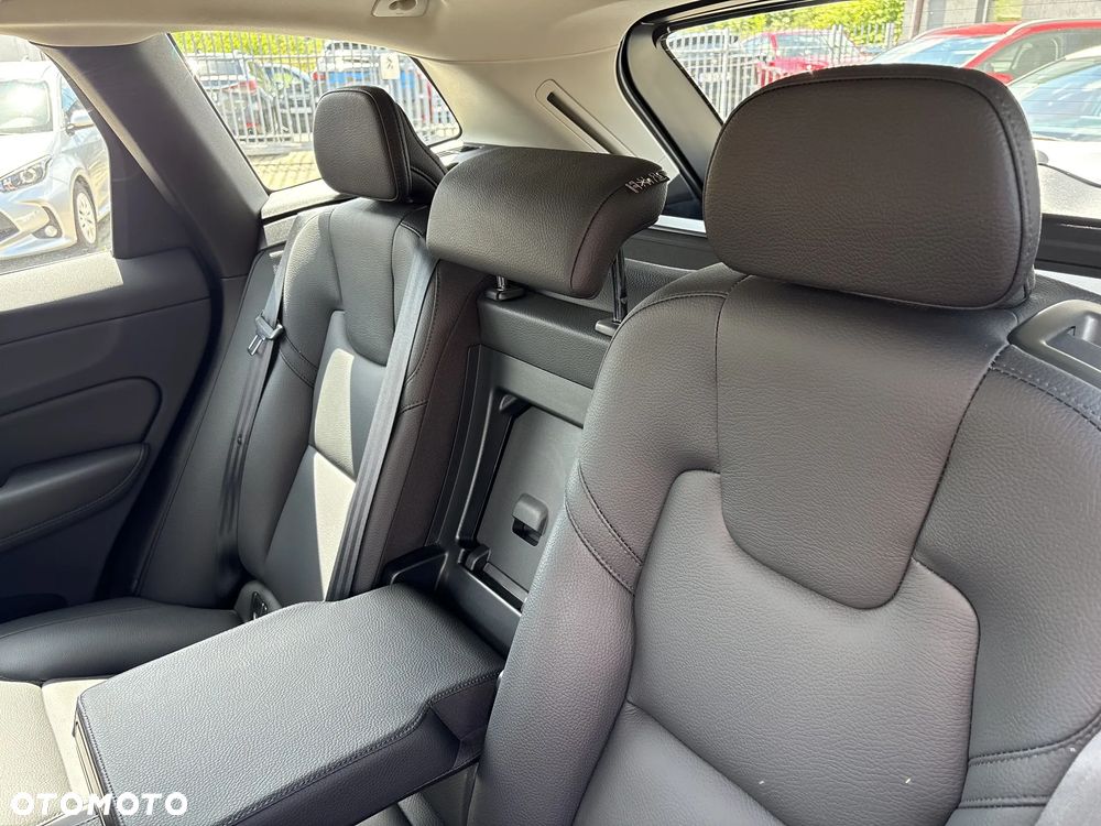 Volvo XC 60 B4 B Plus Dark - 18