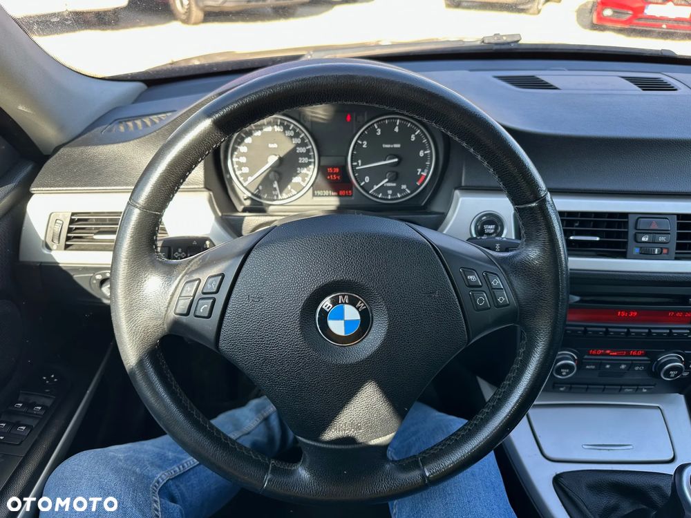 BMW Seria 3 320i Edition Exclusive - 14