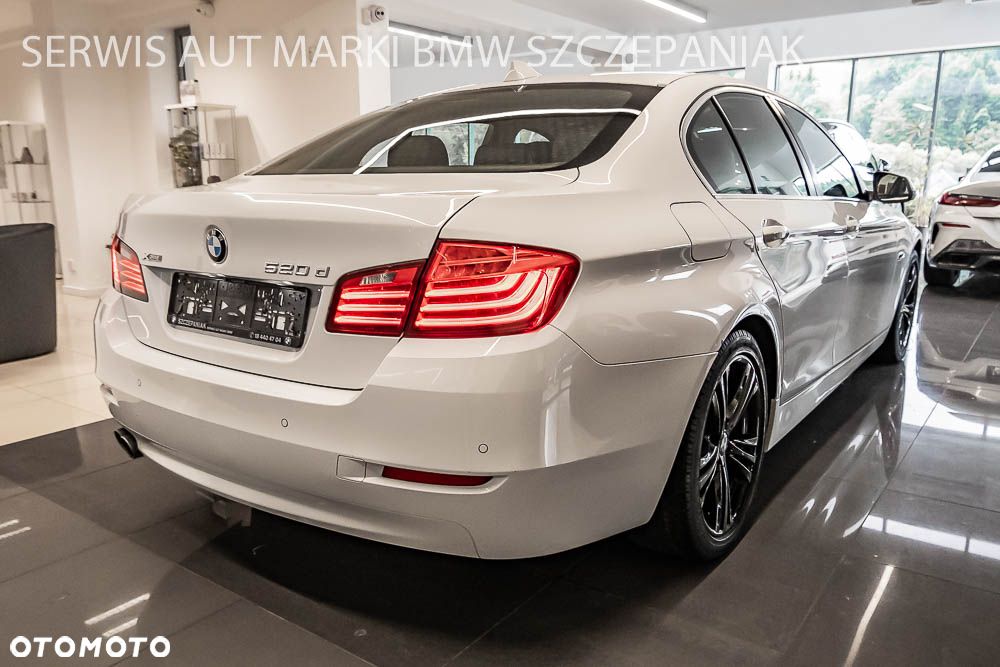 BMW Seria 5 520d xDrive - 11