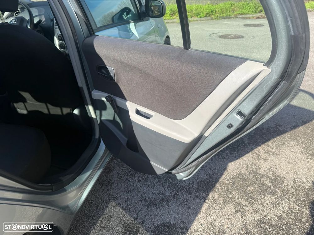 Toyota Yaris 1.0 VVT-i - 17