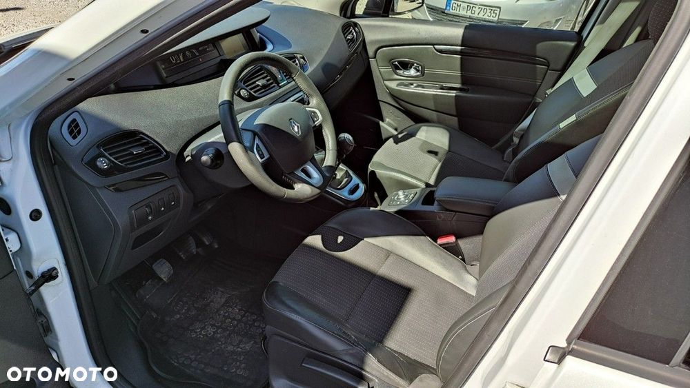 Renault Grand Scenic - 34