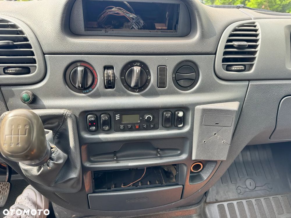 Mercedes-Benz Sprinter - 21