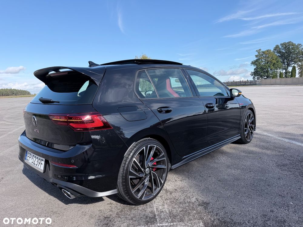 Volkswagen Golf - 6