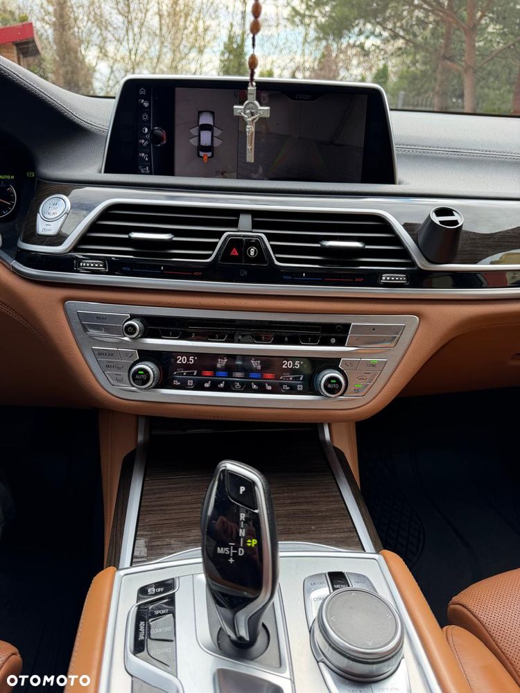 BMW Seria 7 740d xDrive - 11