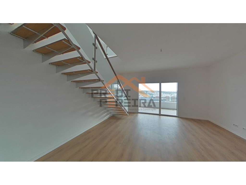 Penthouse T3+1 , nova, com varanda, terraço, box para quatro carros... - Grande imagem: 4/55