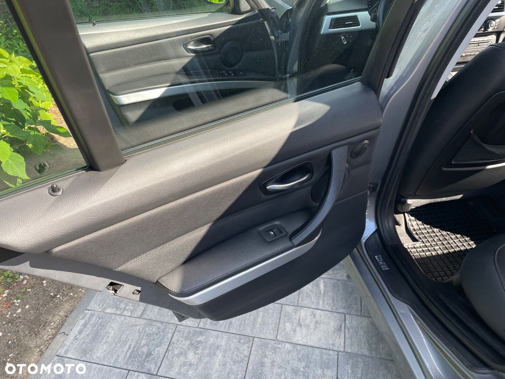 BMW Seria 3 318d DPF - 16