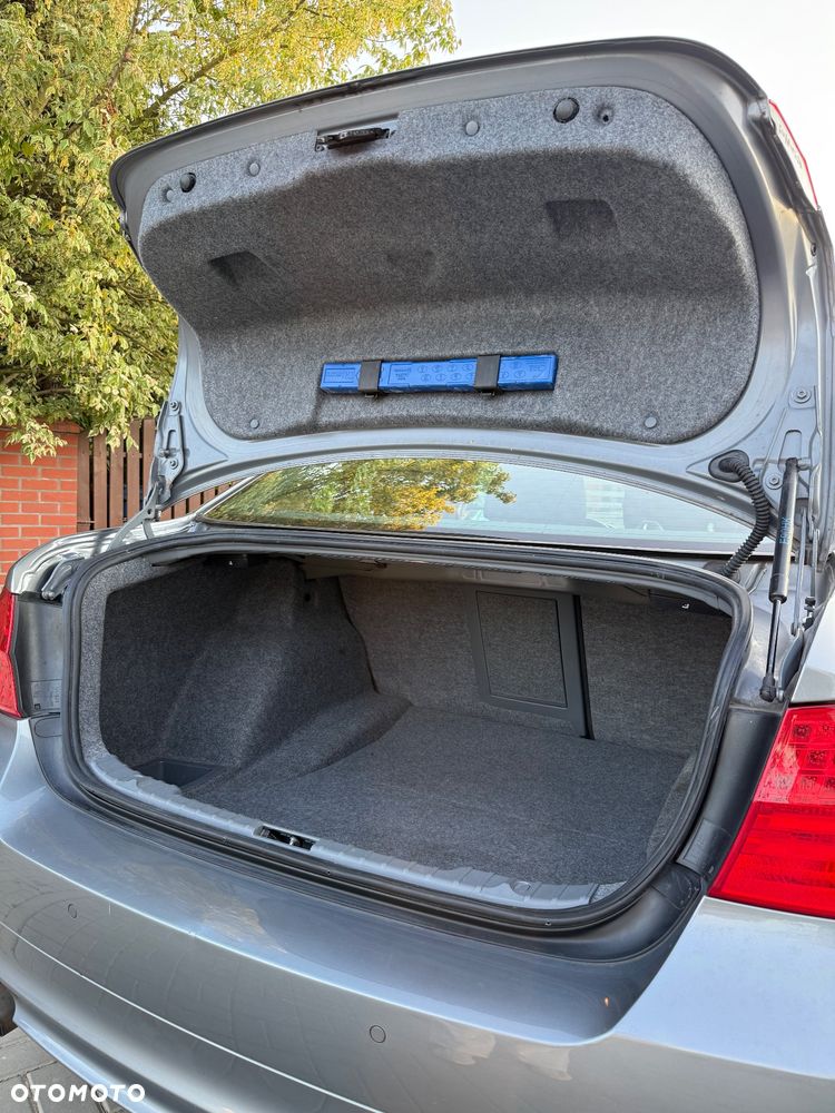 BMW Seria 3 318i - 12