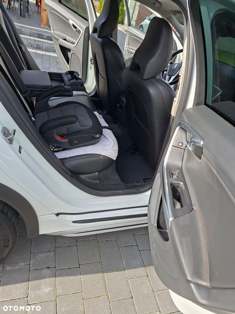 Volvo V60 Cross Country - 21
