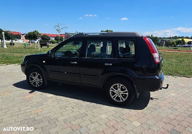 Nissan X-Trail 2.5 Elegance - 10