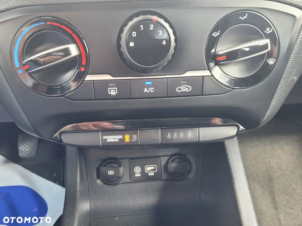 Hyundai i20 blue 1.2 Classic - 29