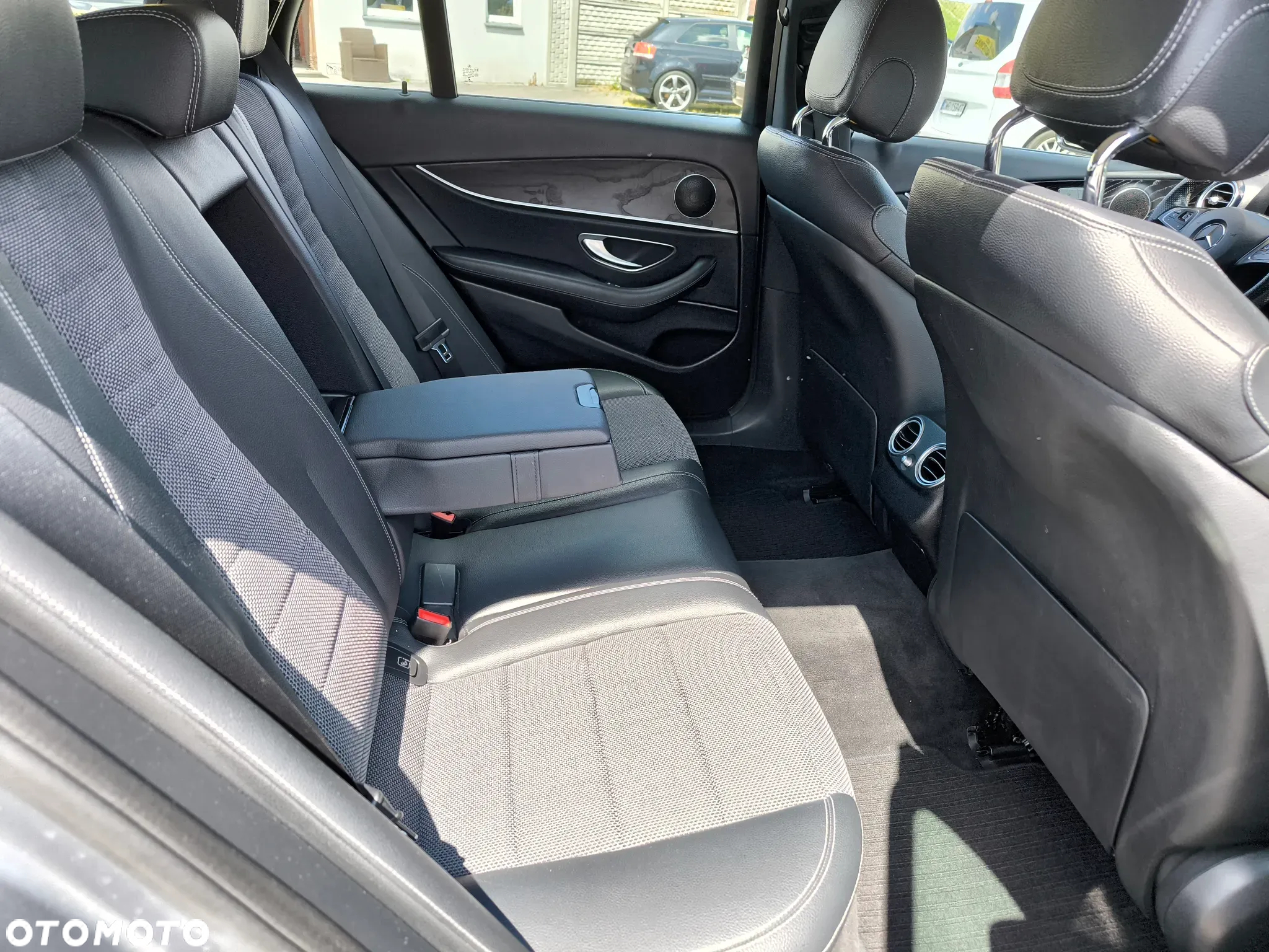 Mercedes-Benz Klasa E 200 d 9G-TRONIC - 11