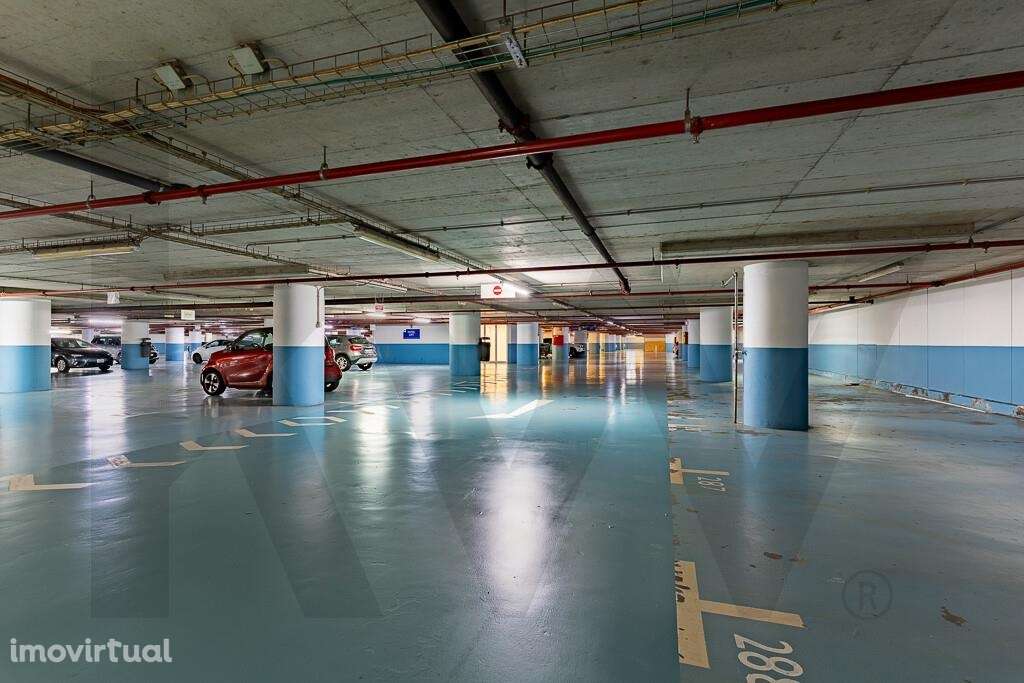 Estacionamento em Parque Privado no Centro do Funchal - EXISTEM VÁRIOS - Grande imagem: 4/7