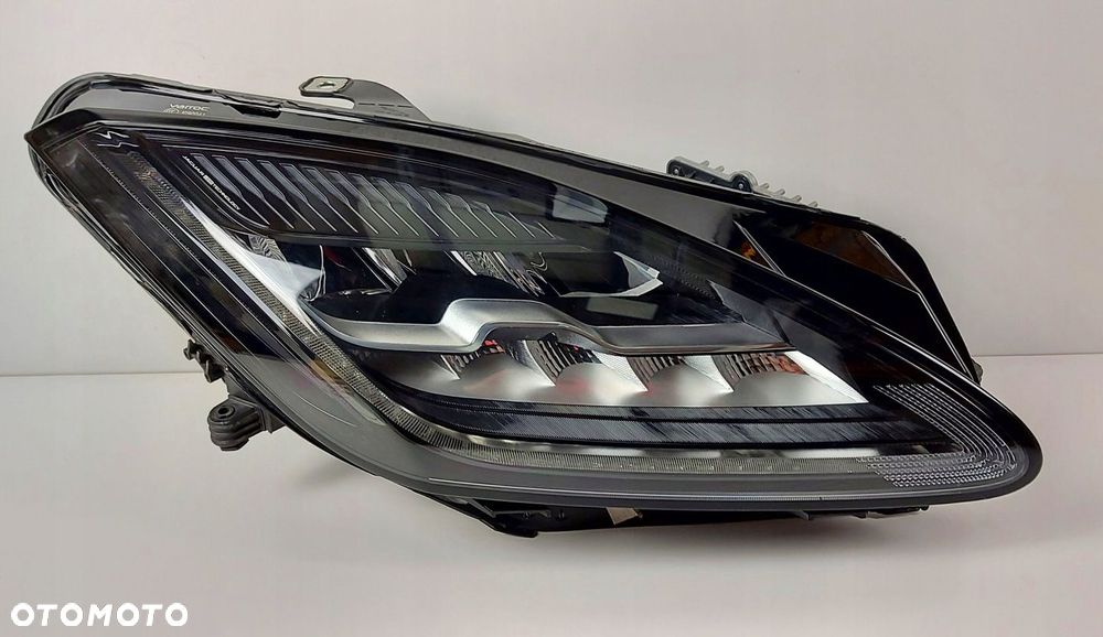 LAMPA PRAWA REFLEKTOR PRAWY FULL LED JAGUAR E PACE X540 17- J9C3-13W029-EC - 2