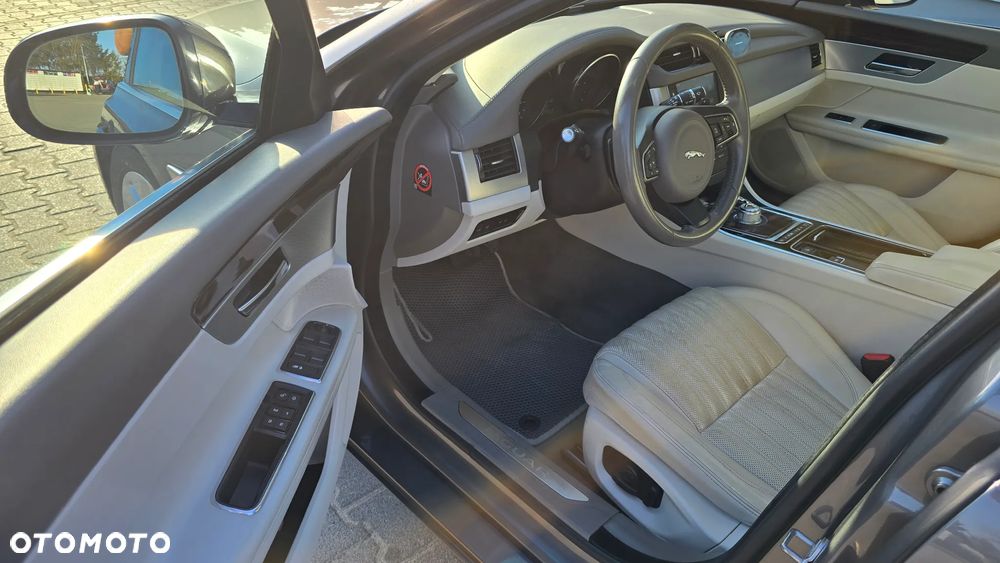 Jaguar XF 2.0 i4D Prestige - 12