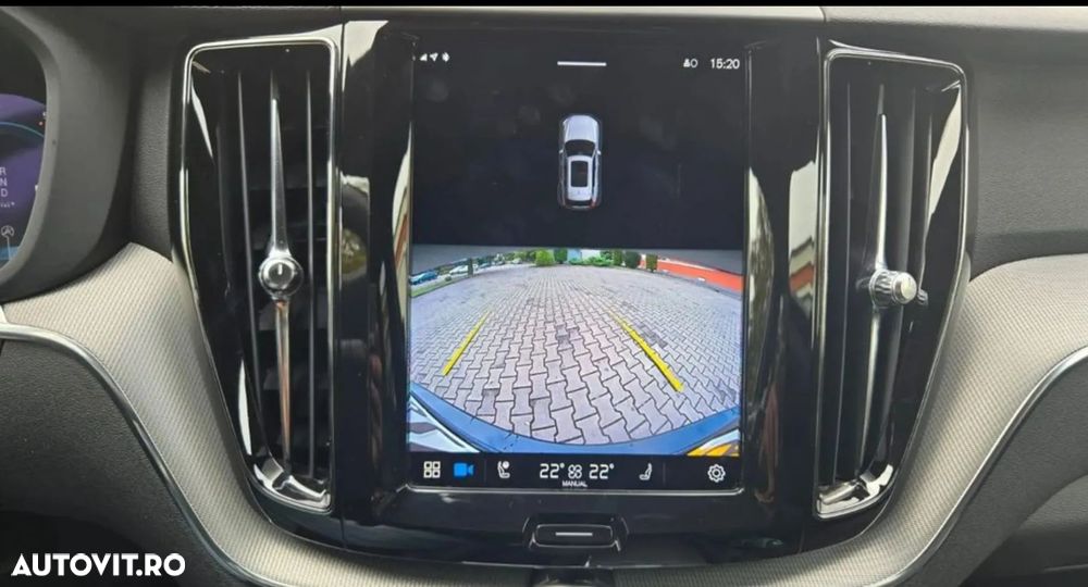 Volvo XC 60 B4 MHEV AWD R-Design - 16