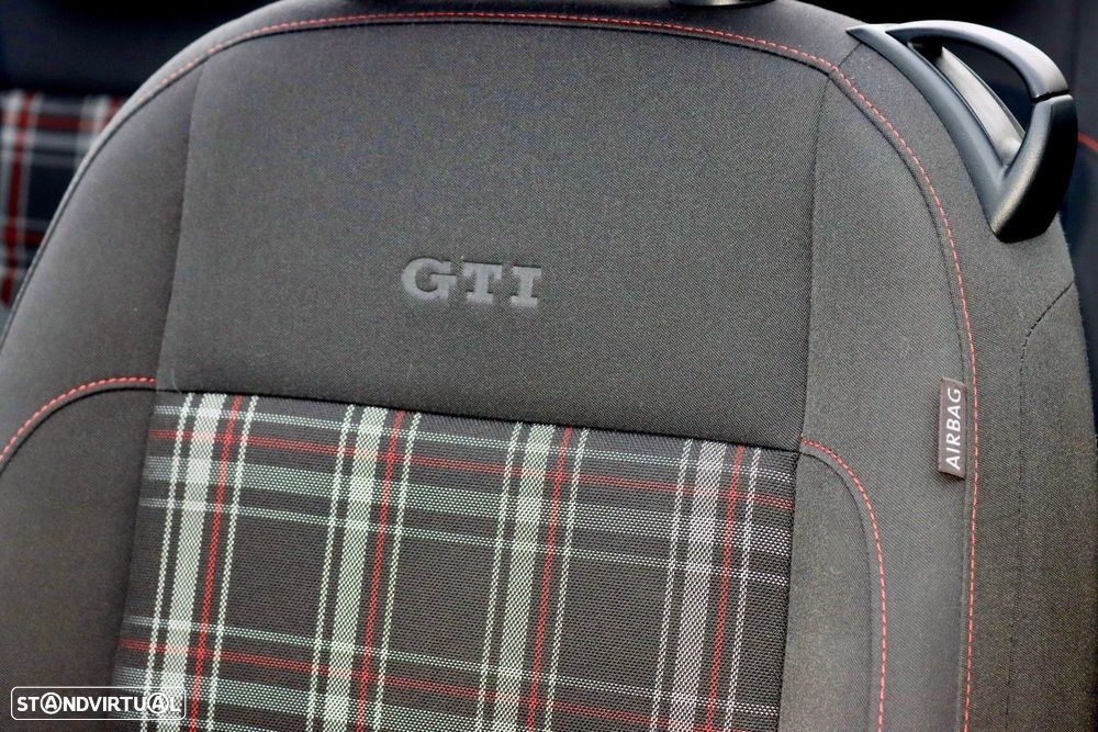 VW Golf Cabriolet 2.0 TSI GTI - 23