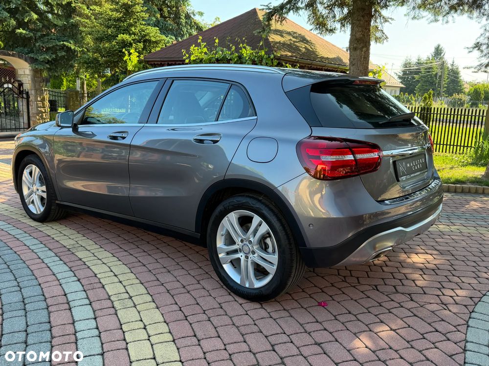 Mercedes-Benz GLA 180 UrbanStyle Edition - 10