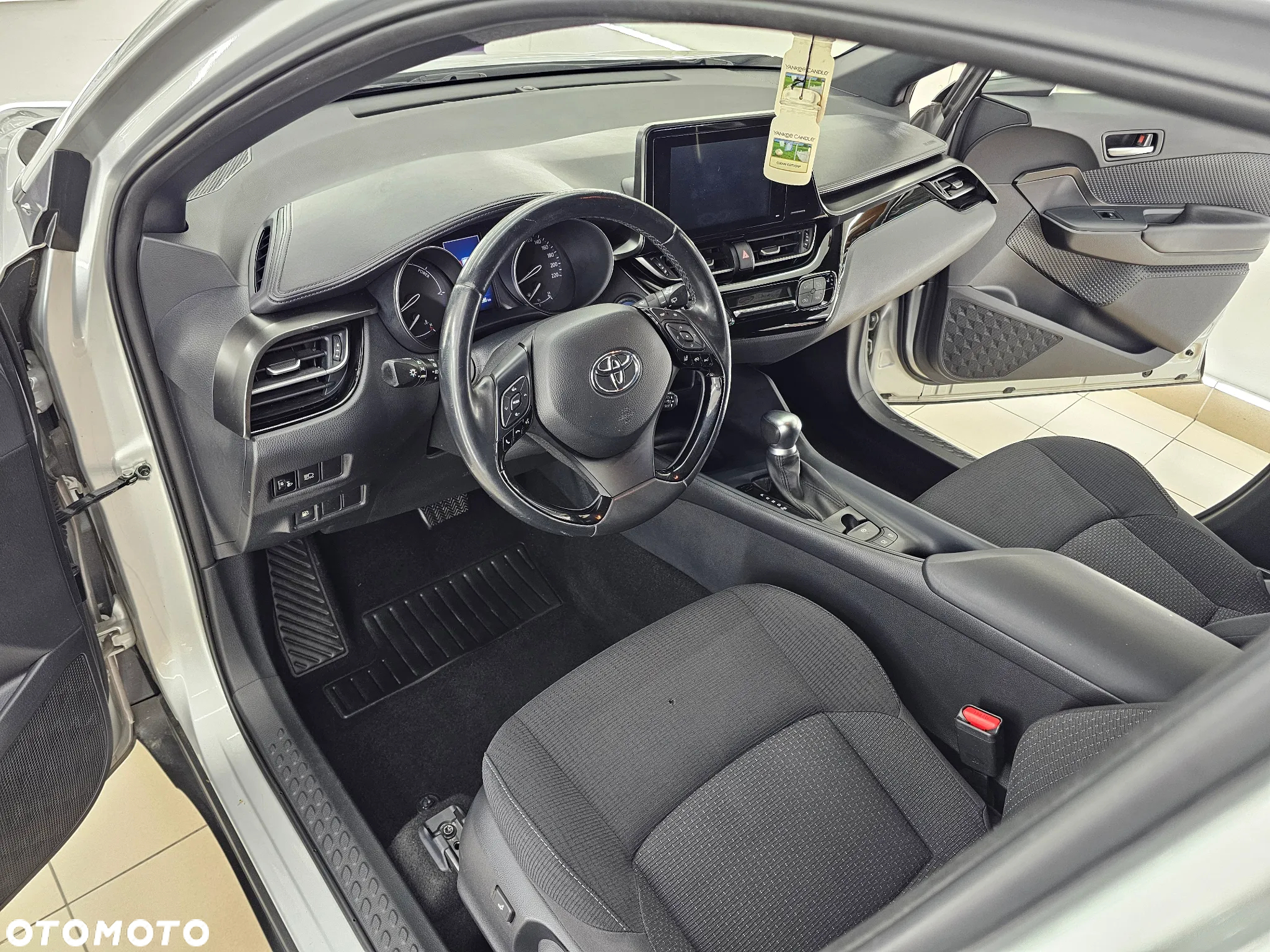 Toyota C-HR - 7