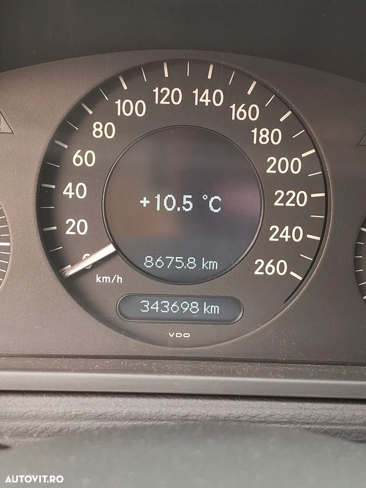 Mercedes-Benz E 200 CDI - 12