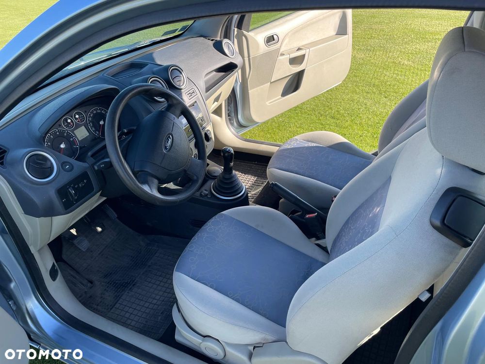Ford Fiesta 1.6 Ghia - 8