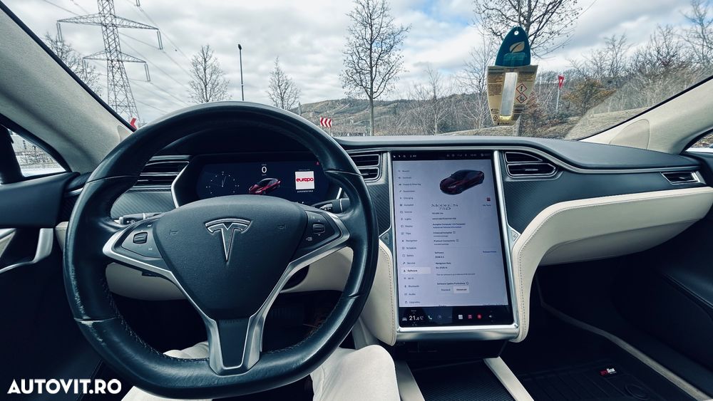 Tesla Model S - 29
