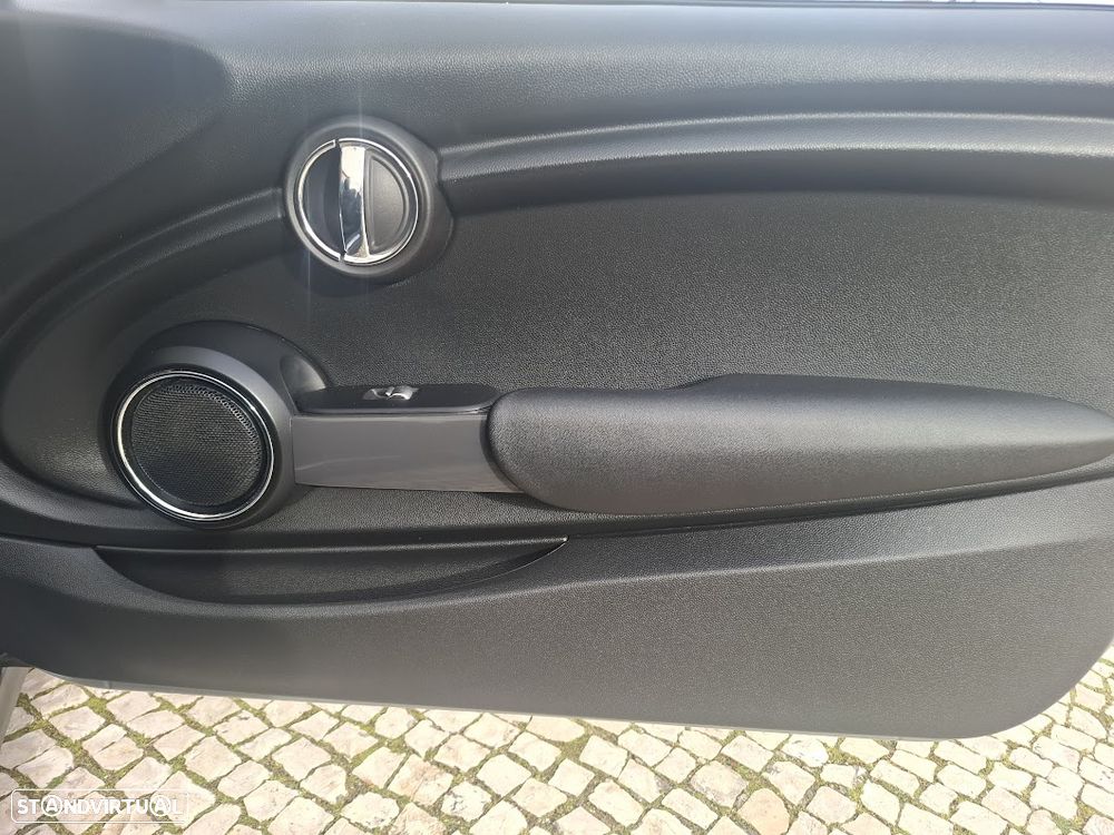 MINI Cabrio Cooper Essential - 46