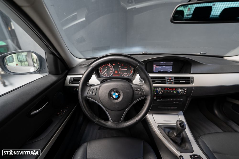 BMW 318 d Navigation Sport - 14