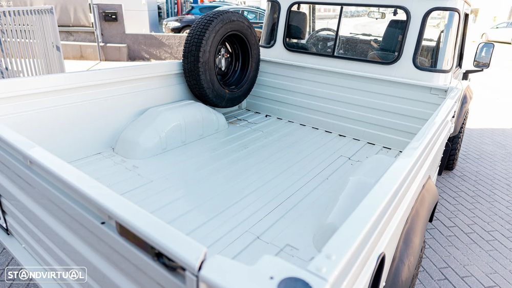 Land Rover Defender - 16