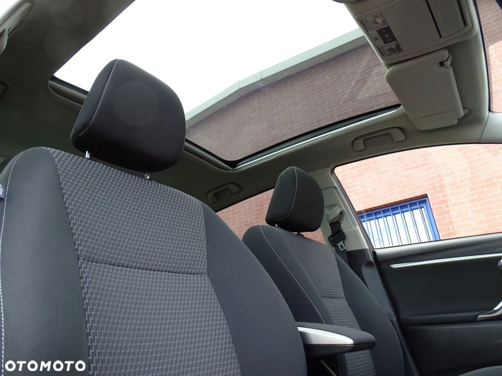 Toyota Verso 1.6 D-4D Prestige - 23