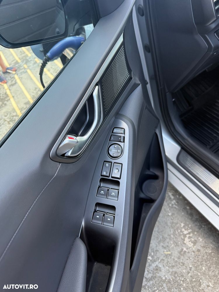 Hyundai IONIQ - 13