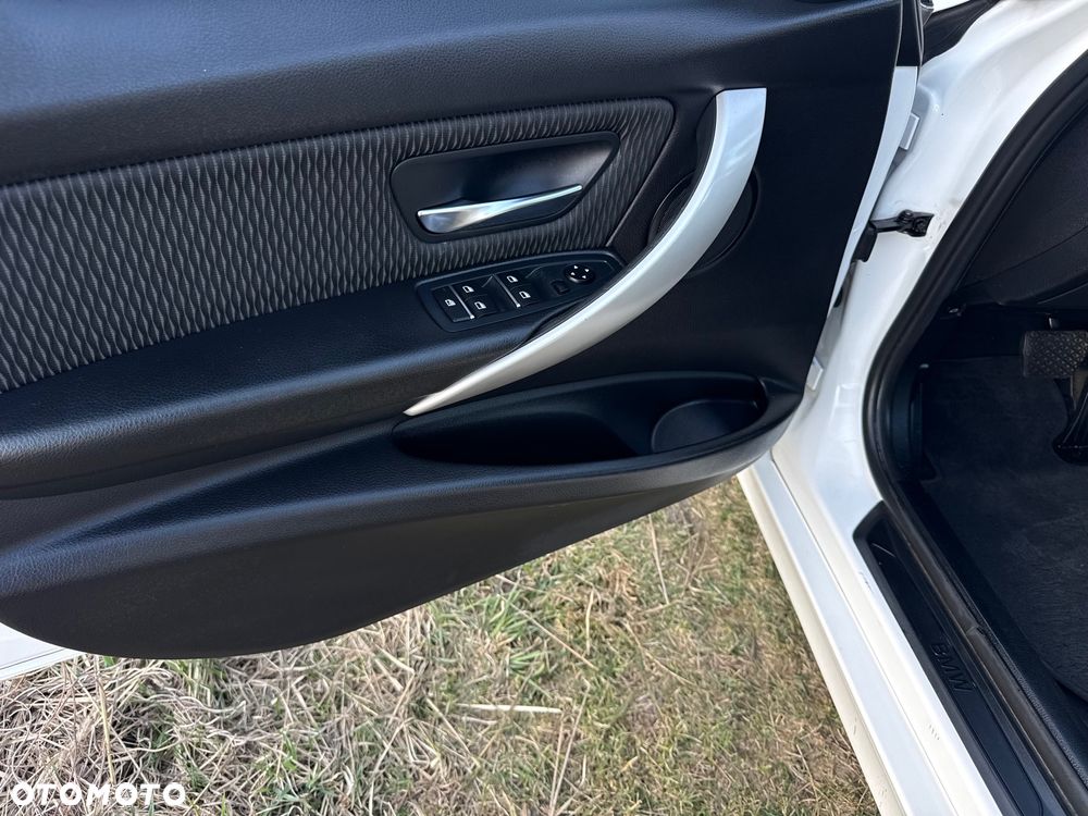 BMW Seria 3 316d Sport Line - 13