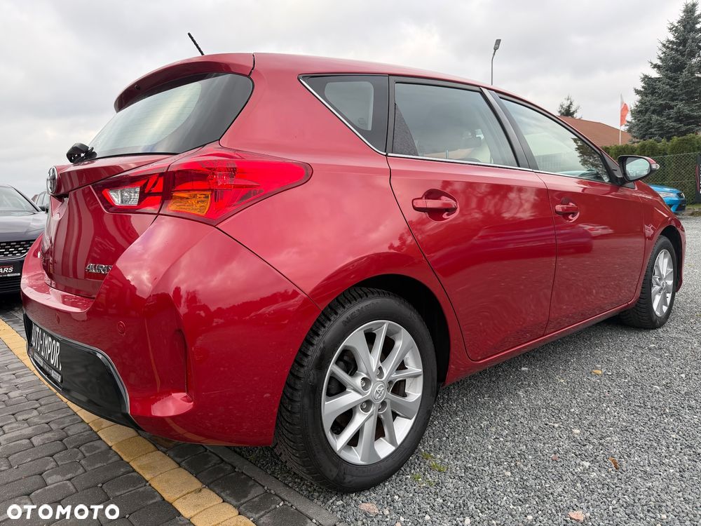 Toyota Auris 2013 photo 5
