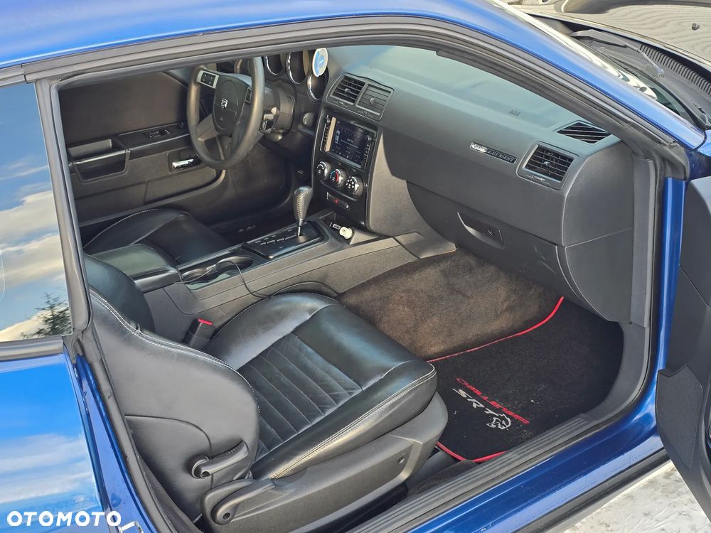 Dodge Challenger - 10