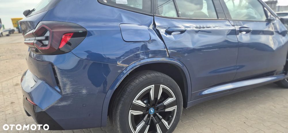 BMW iX3 - 8
