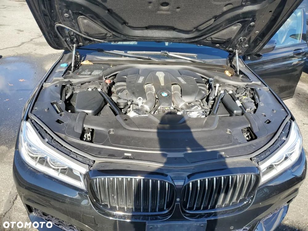 BMW Seria 7 750i xDrive - 11