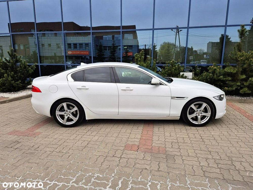 Jaguar XE 2.0 D180 S - 12