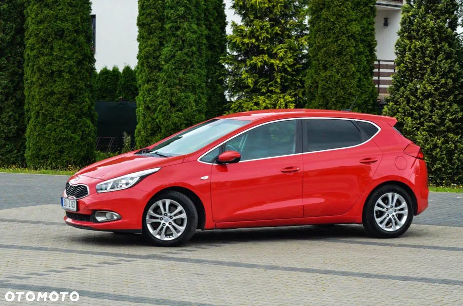 Kia Ceed 1.6 CRDi 128 Fifa World Cup Edition - 5
