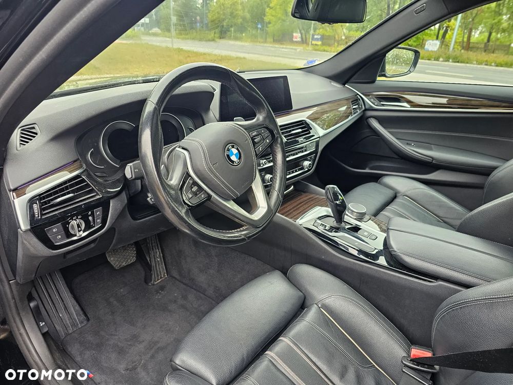 BMW Seria 5 530i xDrive Sport Line - 2