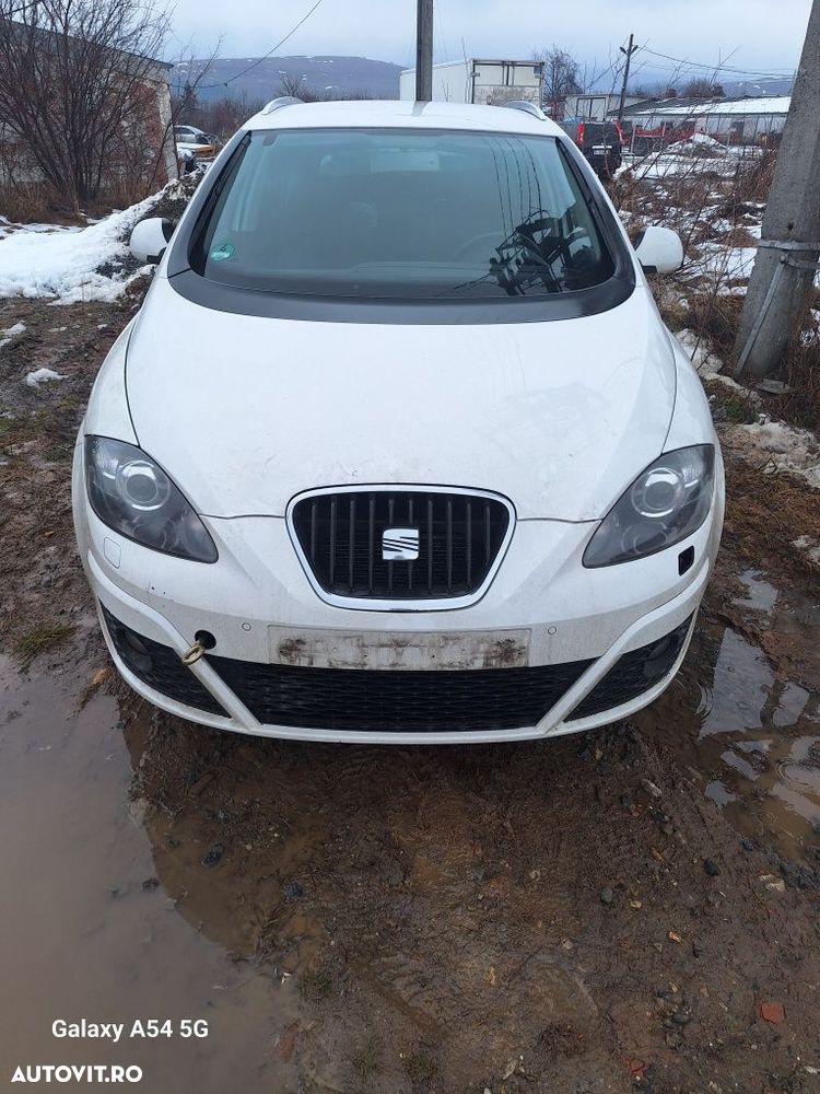 Dezmembrez Seat Altea XL alb motor 1.8 tfsi cutie automata xenon - 1