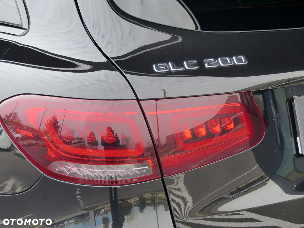 Mercedes-Benz GLC 200 4Matic 9G-TRONIC AMG Line - 9