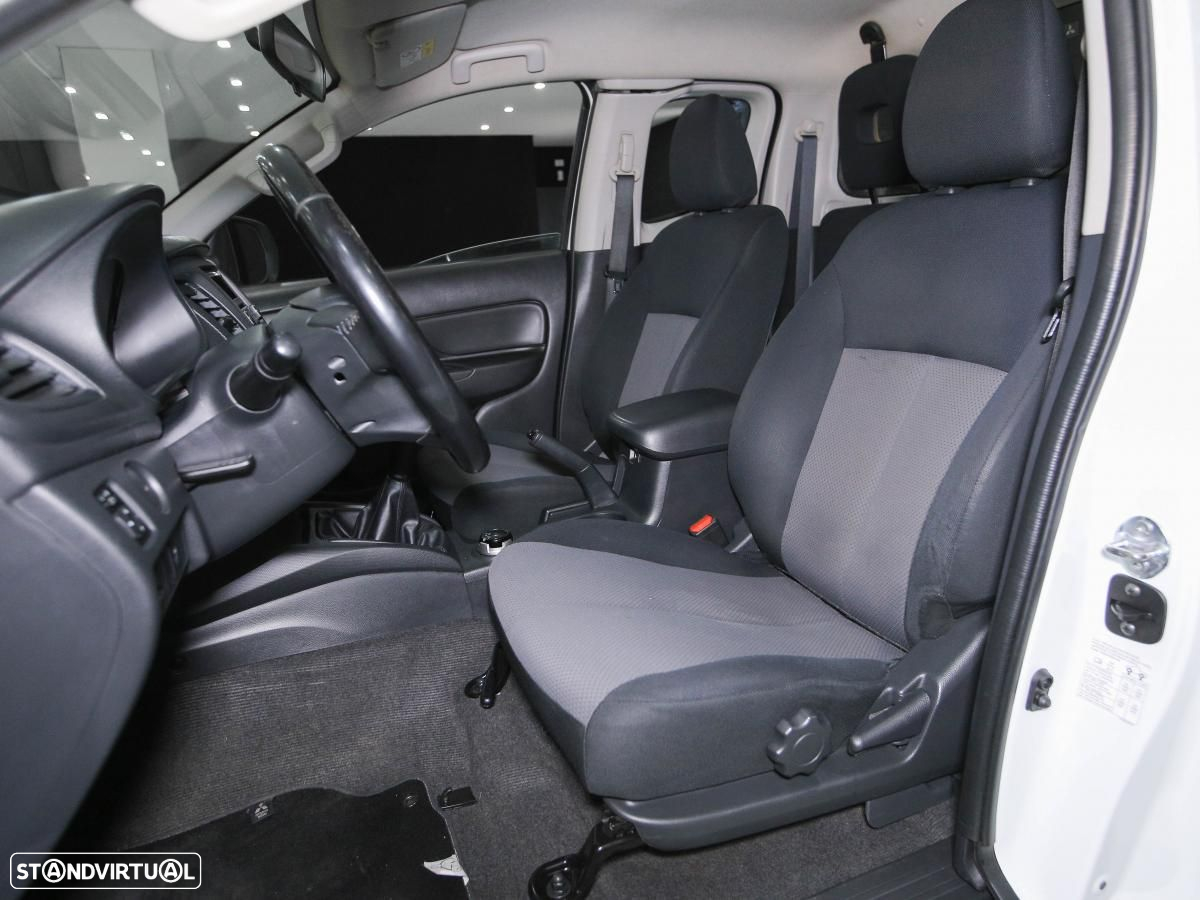 Mitsubishi L200 2.4 DI-D CLUB CAB INVITE 3L 4WD - 7