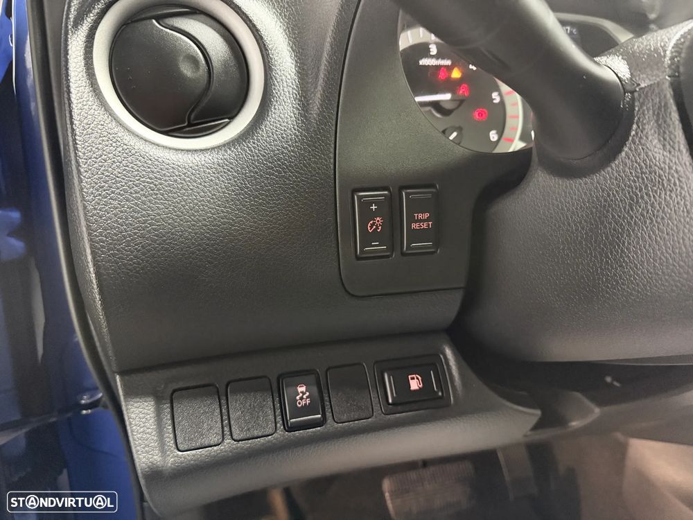 Nissan Navara 2.3 dCi CD 4WD N-Guard Auto - 23