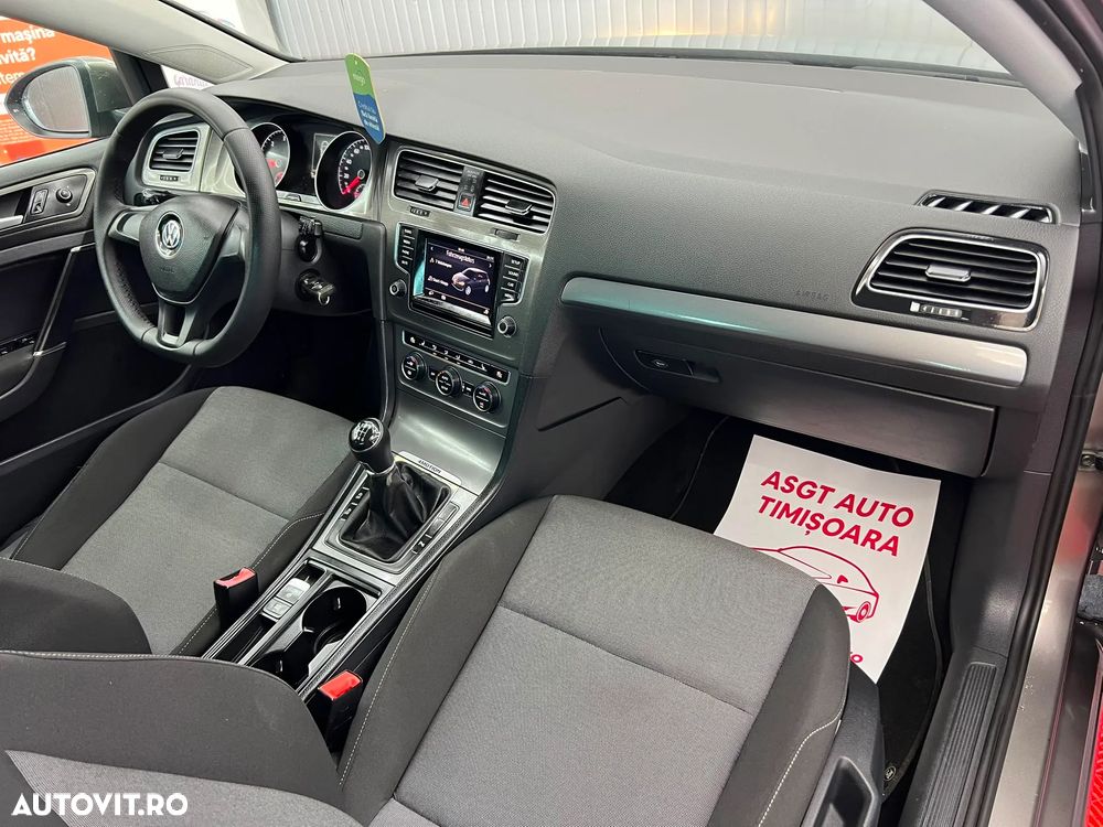Volkswagen Golf - 11