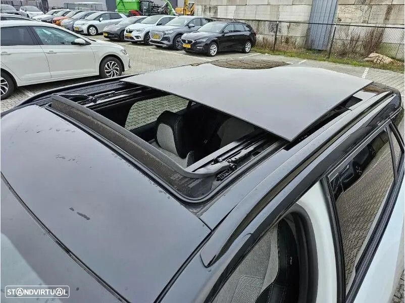 Peugeot e-2008 50 kWh GT - 6