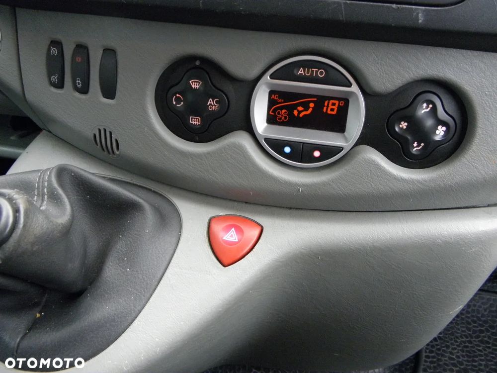 Renault Trafic - 12