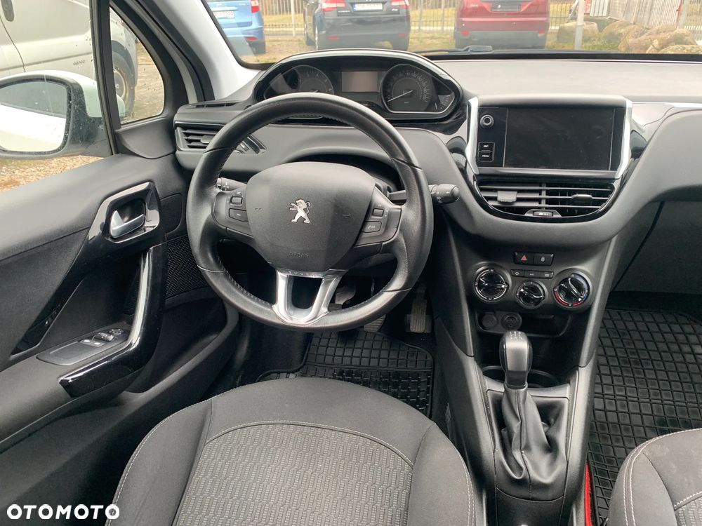 Peugeot 208 - 11