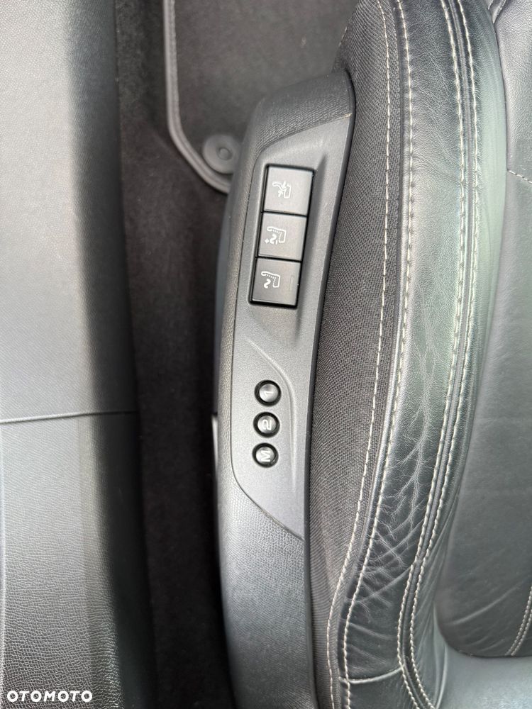 Peugeot 308 1.2 PureTech Allure S&S - 18