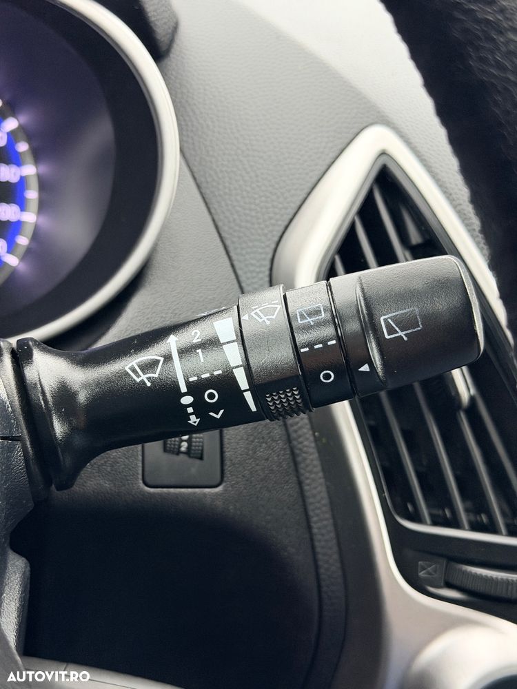 Hyundai ix35 1.7 CRDI 2WD blue Finale Silver - 23