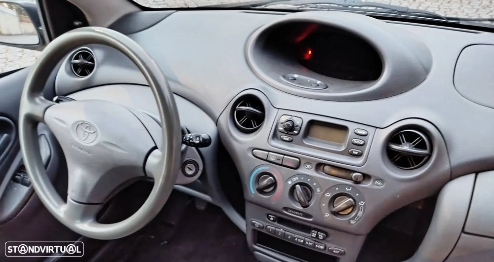 Toyota Yaris 1.0 Luna - 8
