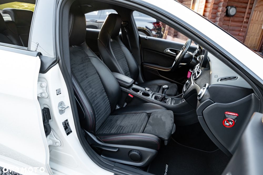 Mercedes-Benz CLA 250 AMG Line - 23
